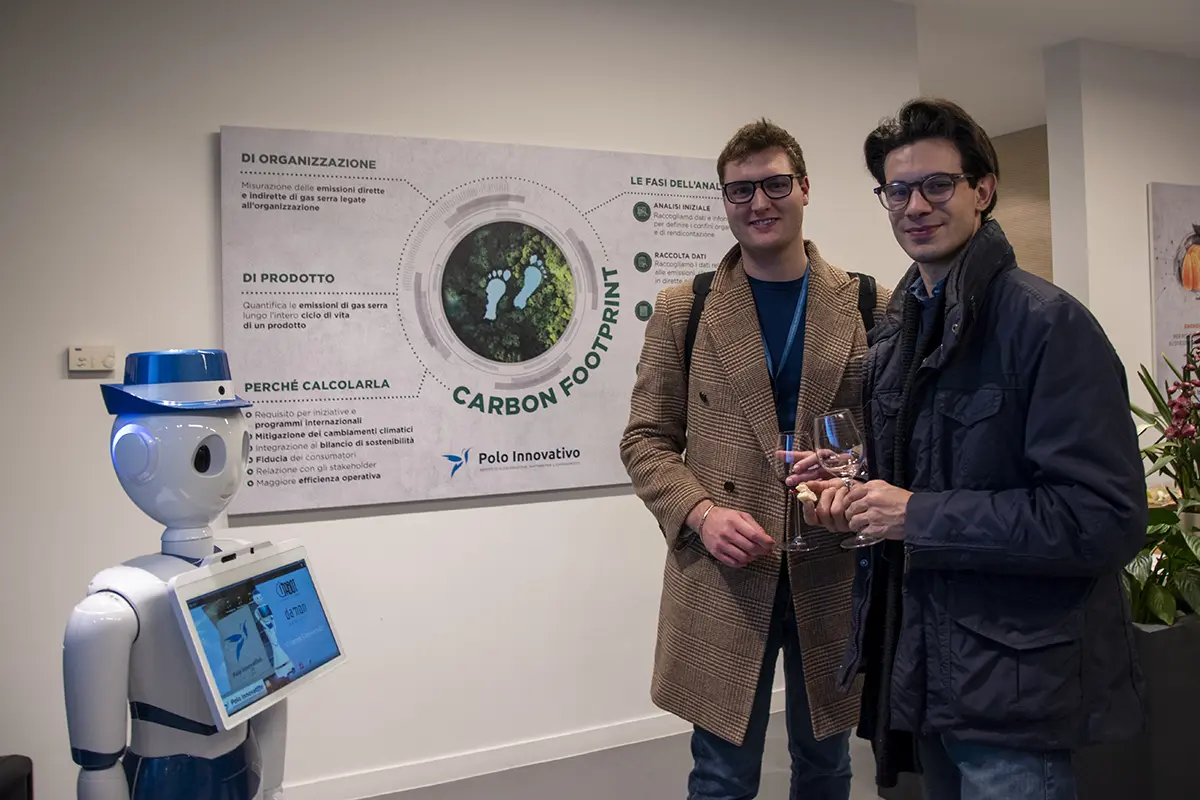 Aperitivo tra Umanoidi e Robotica Mobile Humans 4 Humans - Polo innovativo Aperitivo tra Umanoidi e Robotica Mobile Humans 4 Humans - Polo innovativo