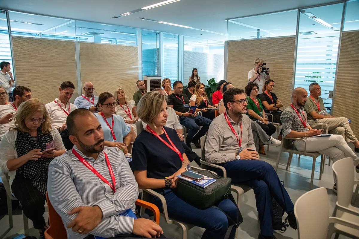 Azienda Intelligente: masterclass Simest: Pubblico - Polo innovativo Azienda Intelligente: masterclass Simest: Pubblico - Polo innovativo